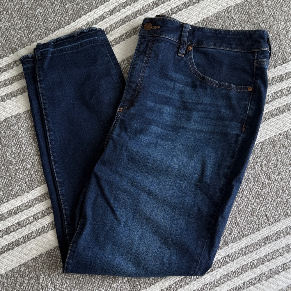 CHICO’S // SKINNY ANKLE JEANS